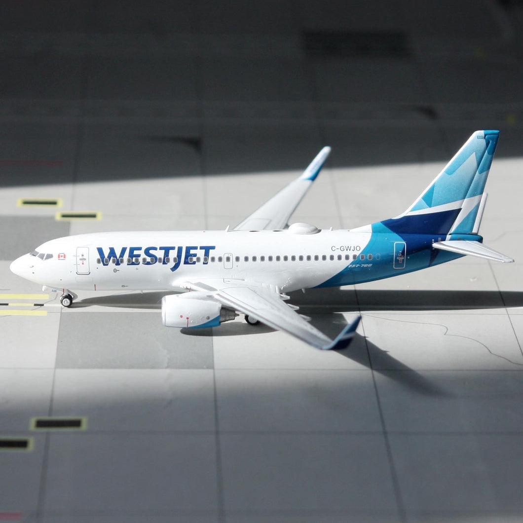 1:400 PANDA WESTJET B737-700 C-GWJO