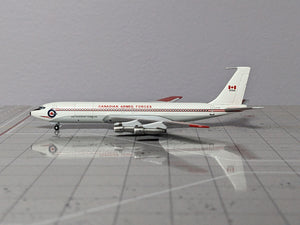 1:400 AEROCLASSICS RCAF B707 13704