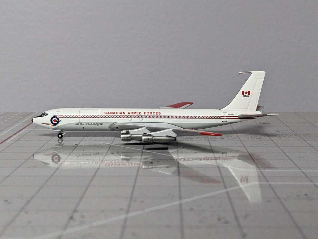 1:400 AEROCLASSICS RCAF B707 13704