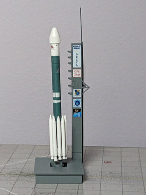 1:400 DRAGON DELTA 2 ROCKET WITH LAUNCH PAD 