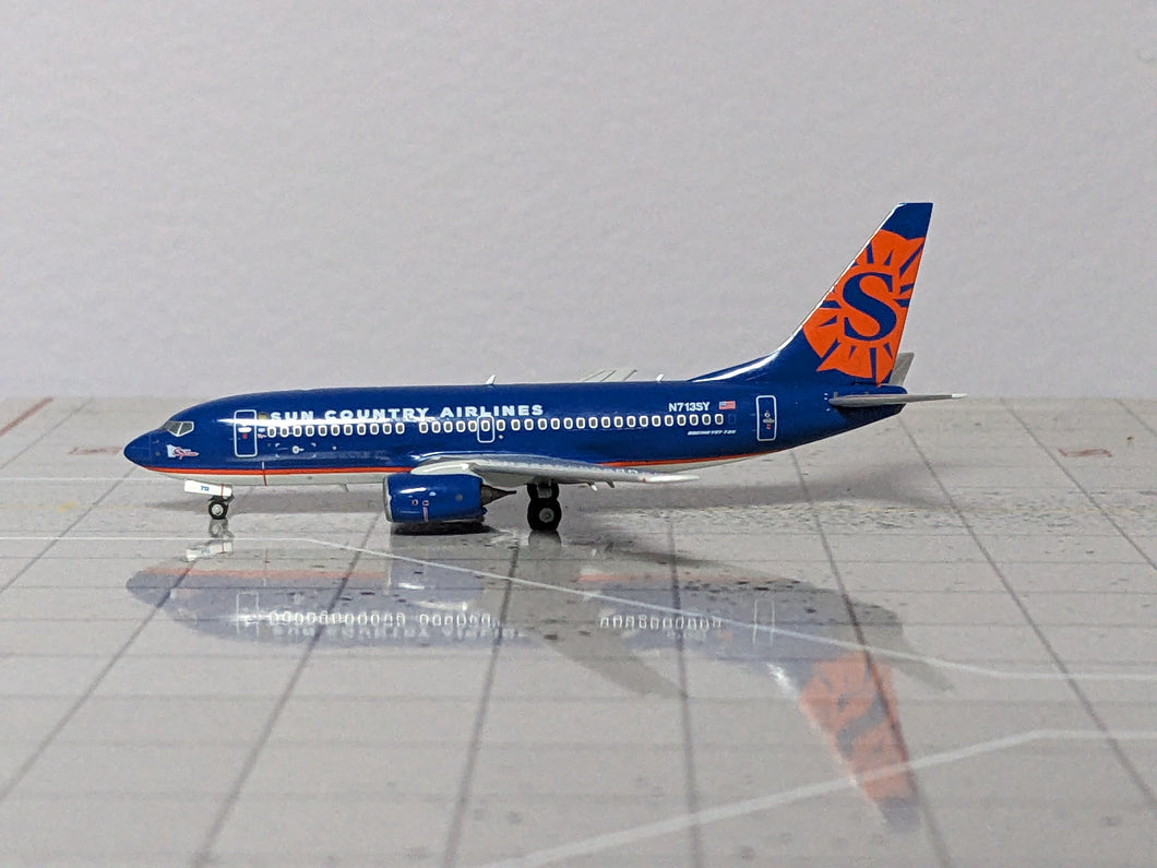 1:400 NG Sun Country Airlines B737-700 N713SY	delivery colors