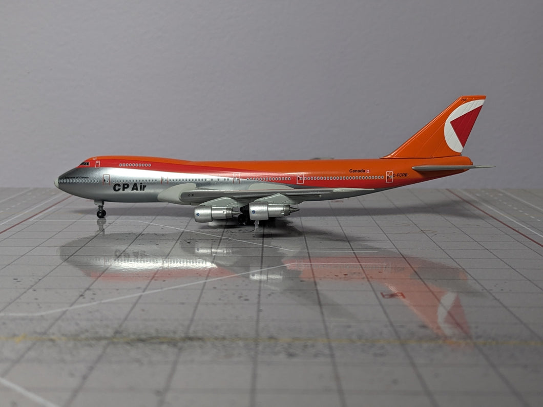 1:400 DRAGON CP AIR B747-200 C-FCRB