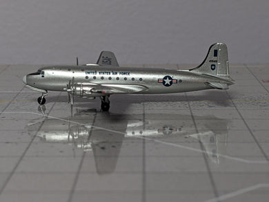 1:400 AEROCLASSICS USAF DC-4 49146