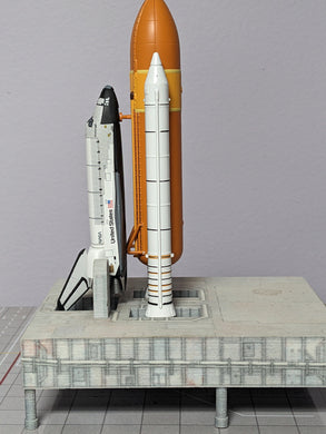 1:400 DRAGON SPACE SHUTTLE CHALLENGER AND SRB WITH RESIN LAUNCHPAD