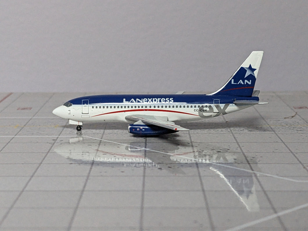 1:400 AEROCLASSICS LAM EXPRESS B737-200 CC-CSH