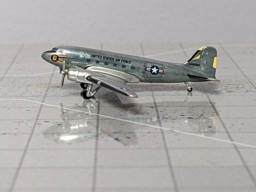 1:400 AEROCLASSICS USAF C-47 348083 47th WING ENGLAND 1963