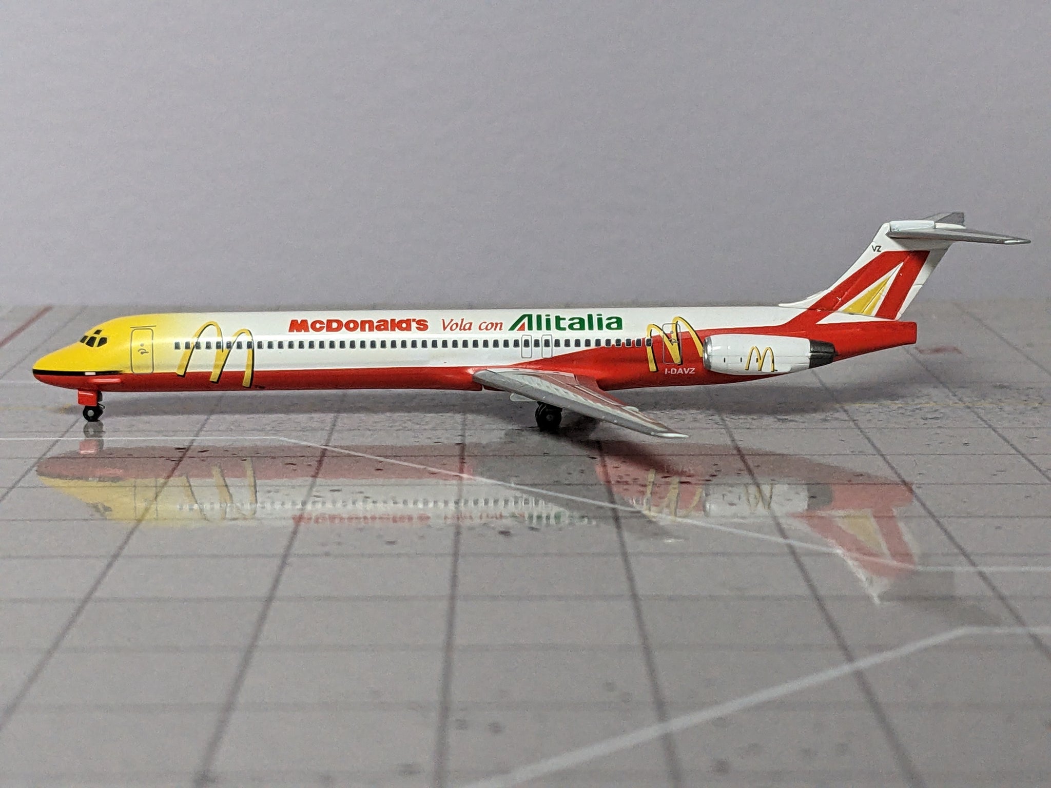 1:400 JET-X ALITALIA MD-82 I-DAVZ 