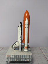 Load image into Gallery viewer, 1:400 DRAGON SPACE SHUTTLE ENDEAVOUR WITH CUSTOM LAUNCH PAD