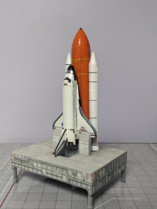 1:400 DRAGON SPACE SHUTTLE ENDEAVOUR WITH CUSTOM LAUNCH PAD