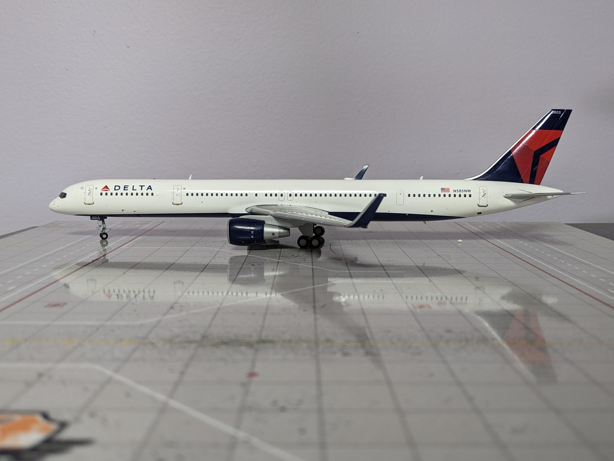 1:200 GEMINI DELTA B757-300 N585NW – Prairie Diecast