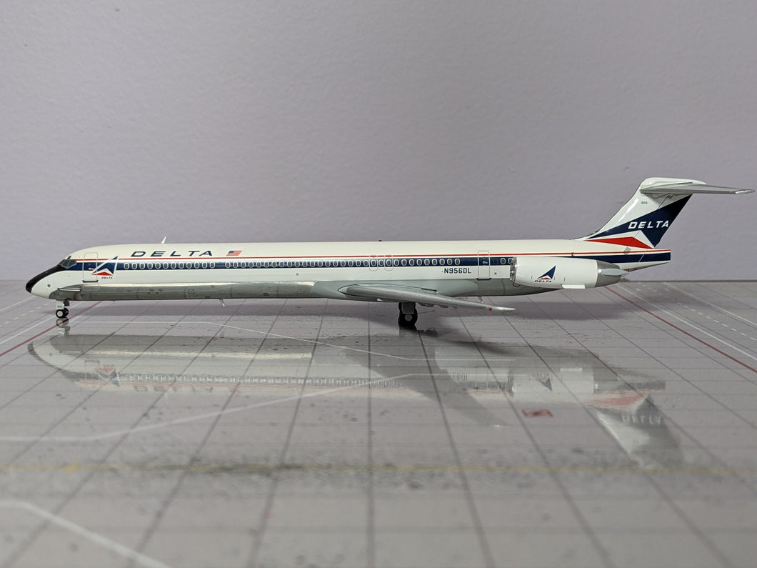 1:200 GEMINI DELTA MD-80 N956DL