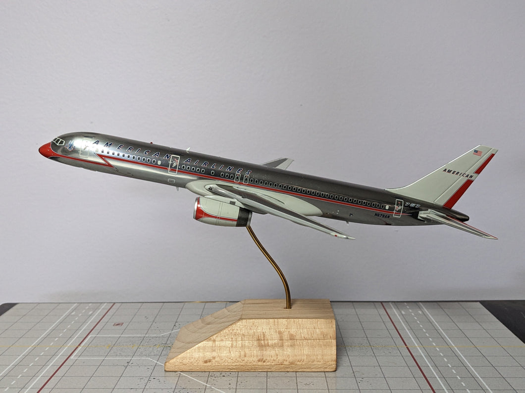 1:200 GEMINI AMERICAN B757-200 N679AN