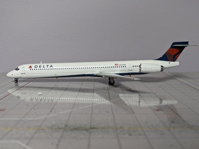 1:200 JETX DELTA MD-90 N919DN