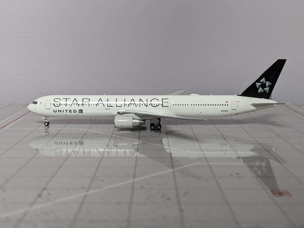 1:400 PANDA UNITED B767-400 N76055