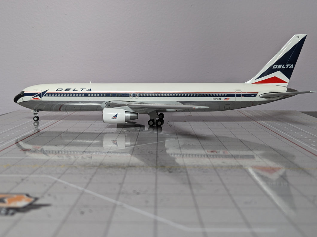 1:200 GEMINI DELTA B767-300ER N129DL WIDGET