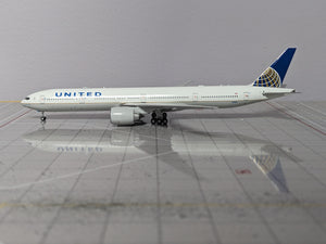 1:400 NG UNITED B777-300ER N233IU "MERGER"