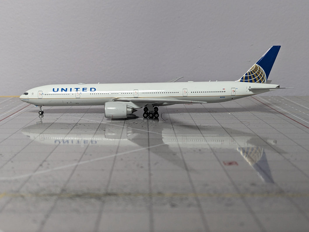 1:400 NG UNITED B777-300ER N233IU 