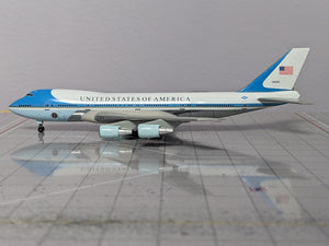 1:400 DRAGON USAF B747-200 "AIR FORCE ONE"