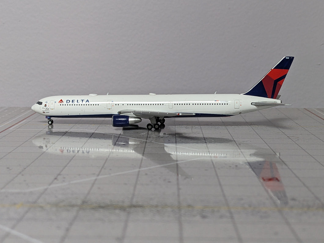 1:400 GEMINI DELTA B767-400 N842MH