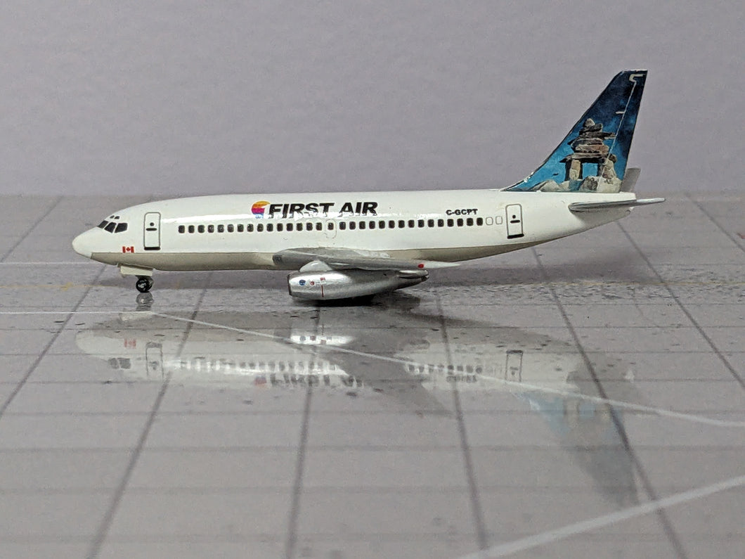 1:400 AEROCLASSICS CUSTOM FIRST AIR B737-200 C-GCPT