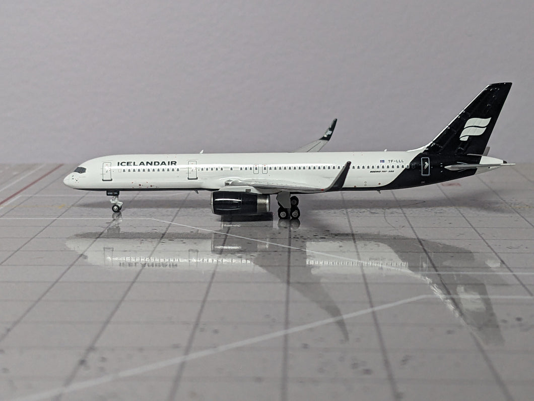 1:400 NG ICELAND AIR B757-200 TF-LLL