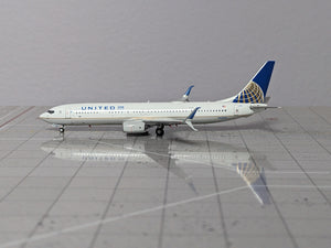 1:400 NG UNITED B737-900 N69818