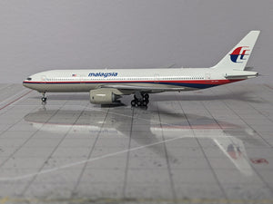 1:400 WHITE BOX MALAYSIA B777-200 9M-MRO