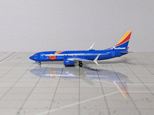 1:400 NG SOUTHWEST B737-800 N8681M "TRIPLE CROWN ONE"