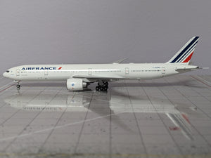 1:400 NG AIR FRANCE B777-300ER F-GZNA