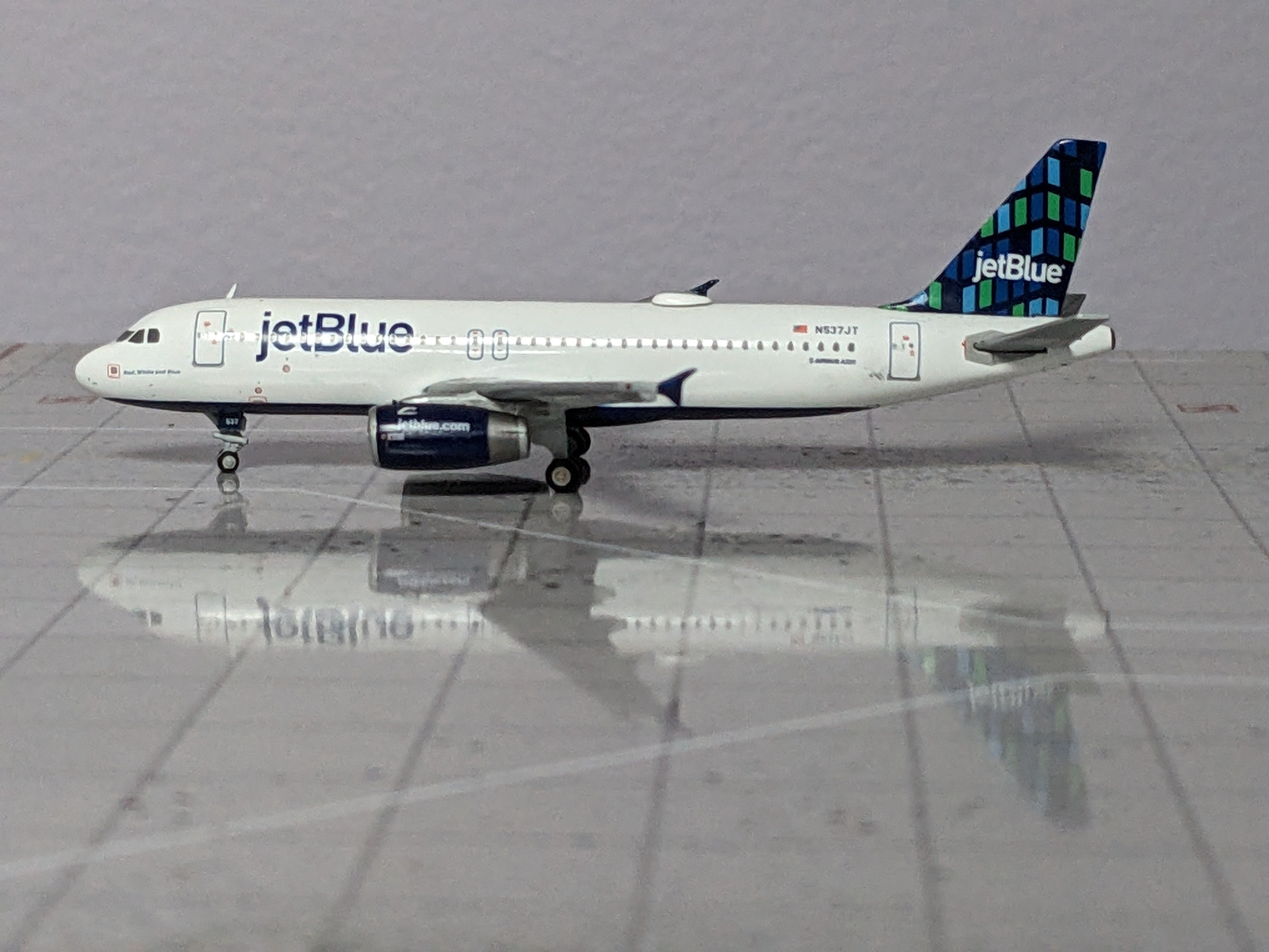 One left RESTOCK** 1:400 Air Canada Jetz A320-200 New livery NG