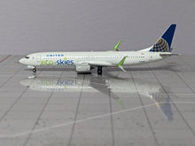 Load image into Gallery viewer, 1:400 NG UNITED AIRLINES B737-900ER/w N75432 Special Eco-skies colors