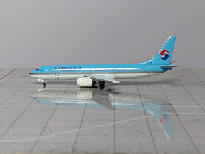 1:400 AV400 KOREAN B737-800 HL7559