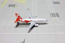 Load image into Gallery viewer, 1:400 PANDA AIR INUIT B737-300 C-GFFN