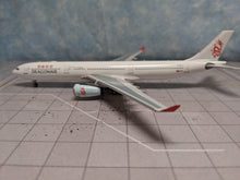 Load image into Gallery viewer, 1:400 NG DRAGONAIR A330-300 B-HLJ &lt;o/c&gt;