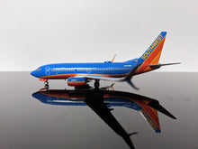 Load image into Gallery viewer, 1:400 NG SOUTHWEST B737-700/w N252WN &quot;Canyon Blue&quot;