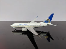Load image into Gallery viewer, 1:400 NG UNITED B737-700/w N16732 continental merger, scimitars&quot;