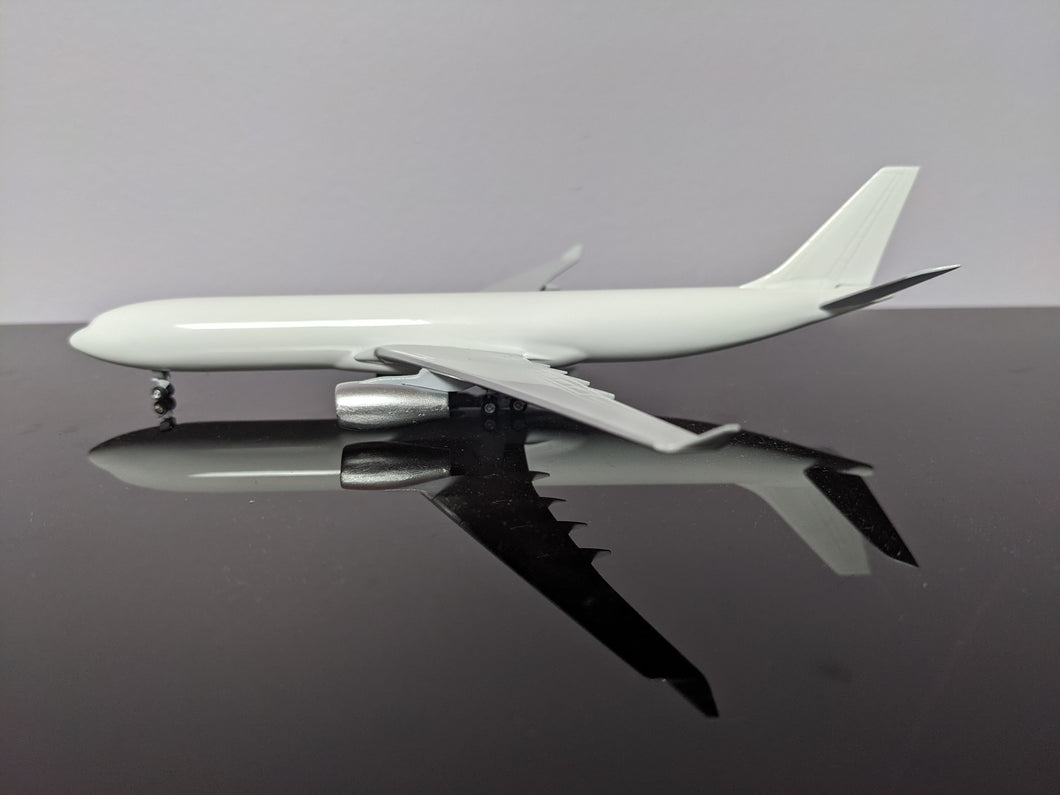 1:400 AEROCLASSICS BLANK A330-300