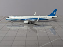 Load image into Gallery viewer, 1:400 PANDA XIAMEN AIRLINES A321neo B-1984