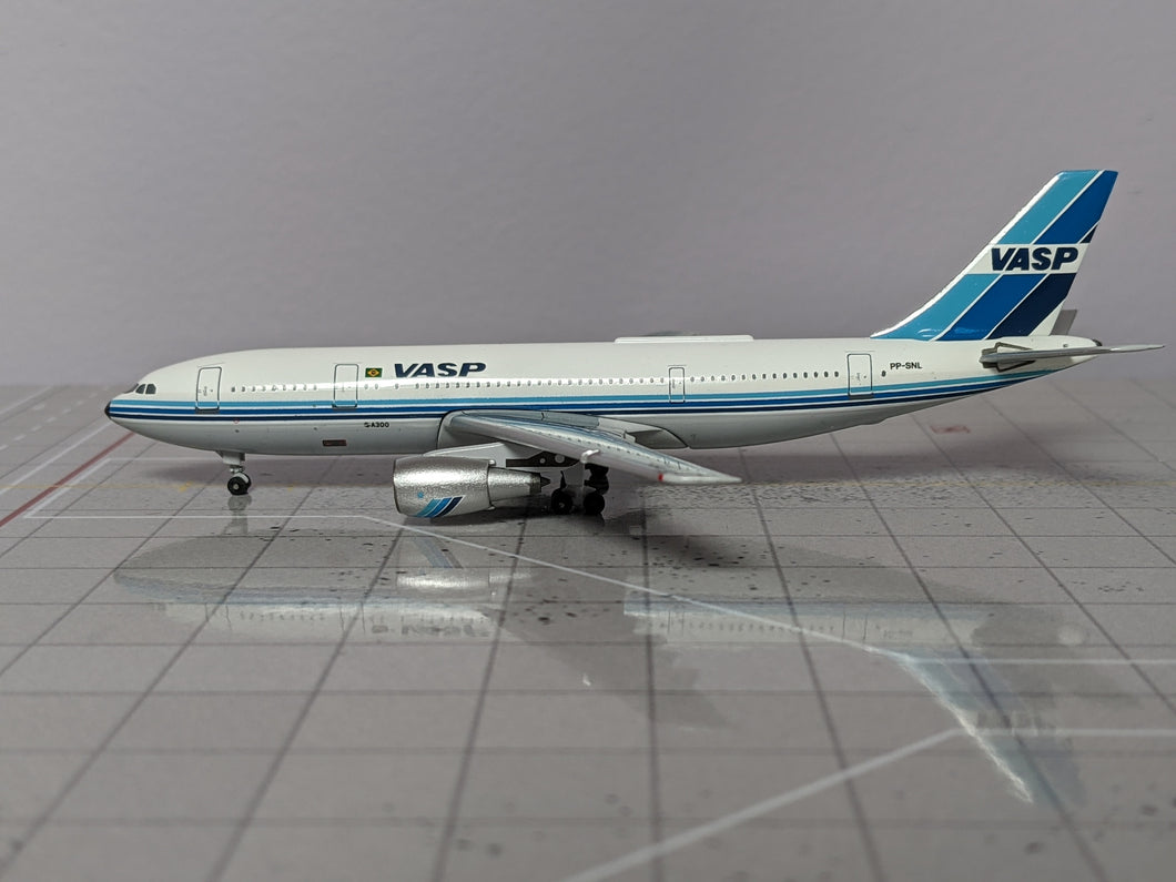 1:400 AEROCLASSICS VASP A300 PP-SNL