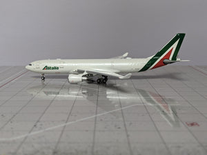 1:400 NG ALITALIA A330-200 EI-EJK named "Giotto"