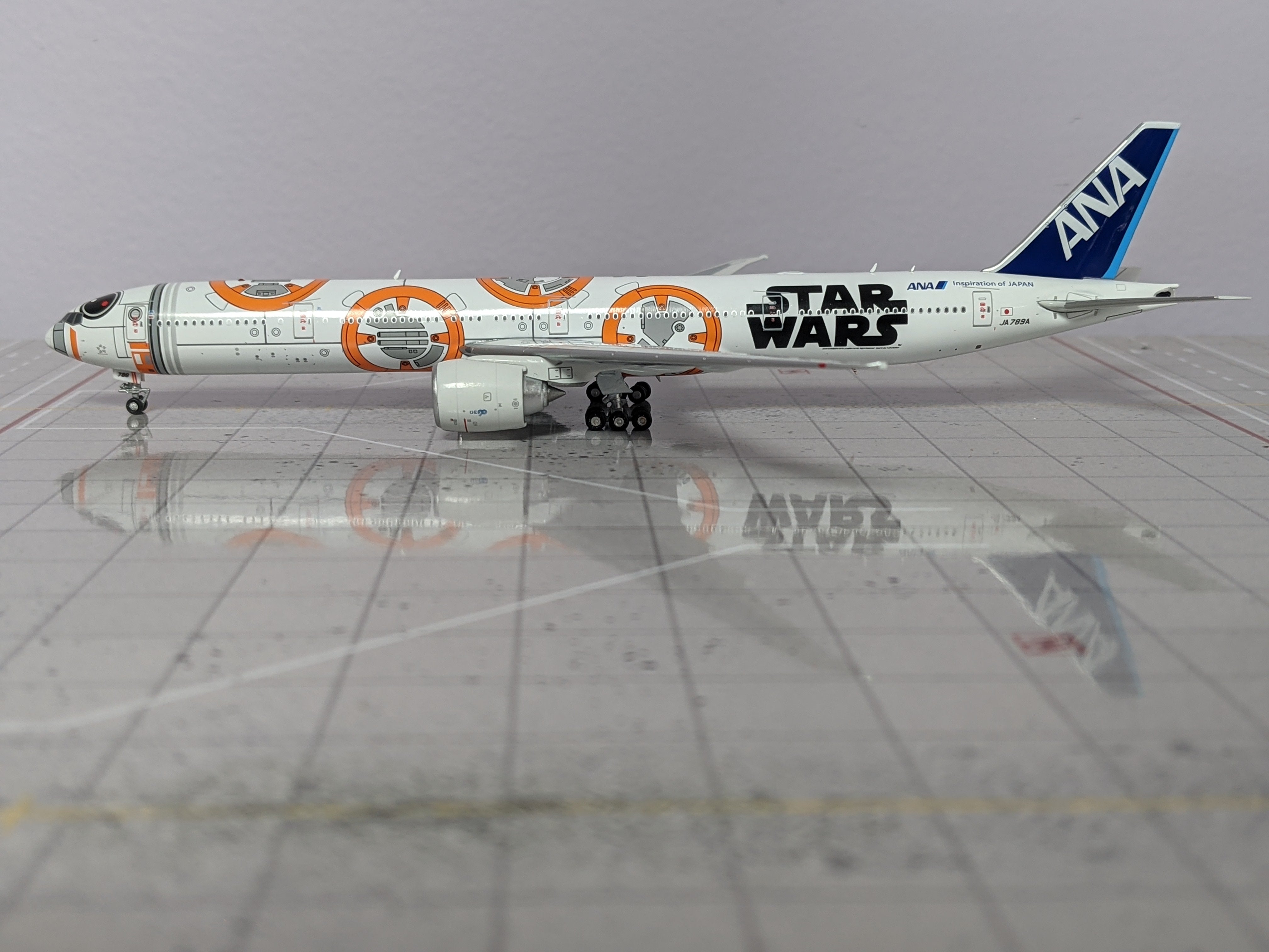 1:400 AV400 ANA ALL NIPPON STAR WARS BB8 B777-300ER