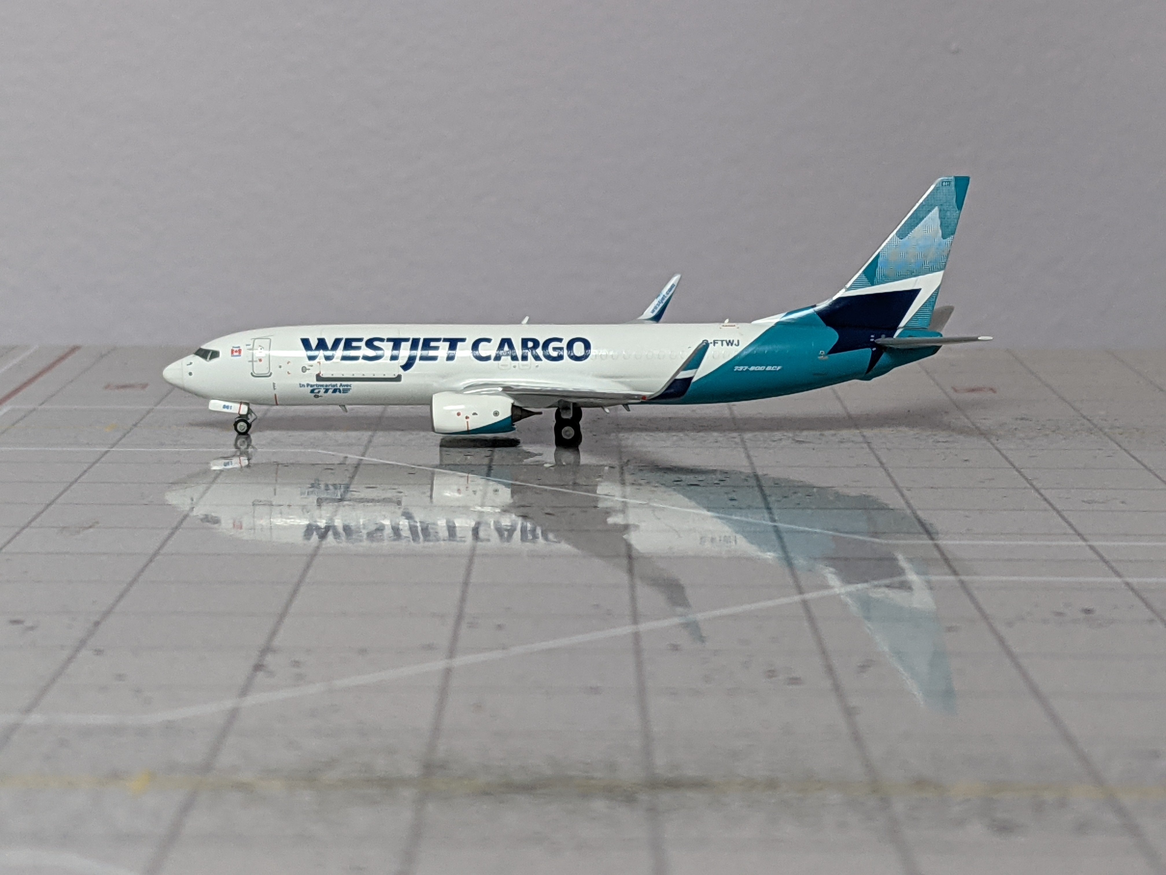 NG Models 1:400 Boeing 737-800BCF: WestJet Cargo